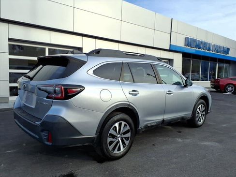 Used 2020 Subaru Outback Premium image 6