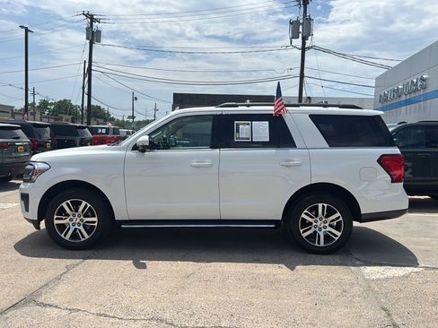 Used 2022 Ford Expedition XLT AWD/4WD image 8
