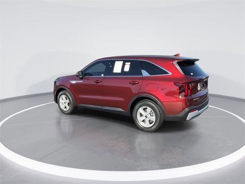 Used 2025 Kia Sorento LX image 6