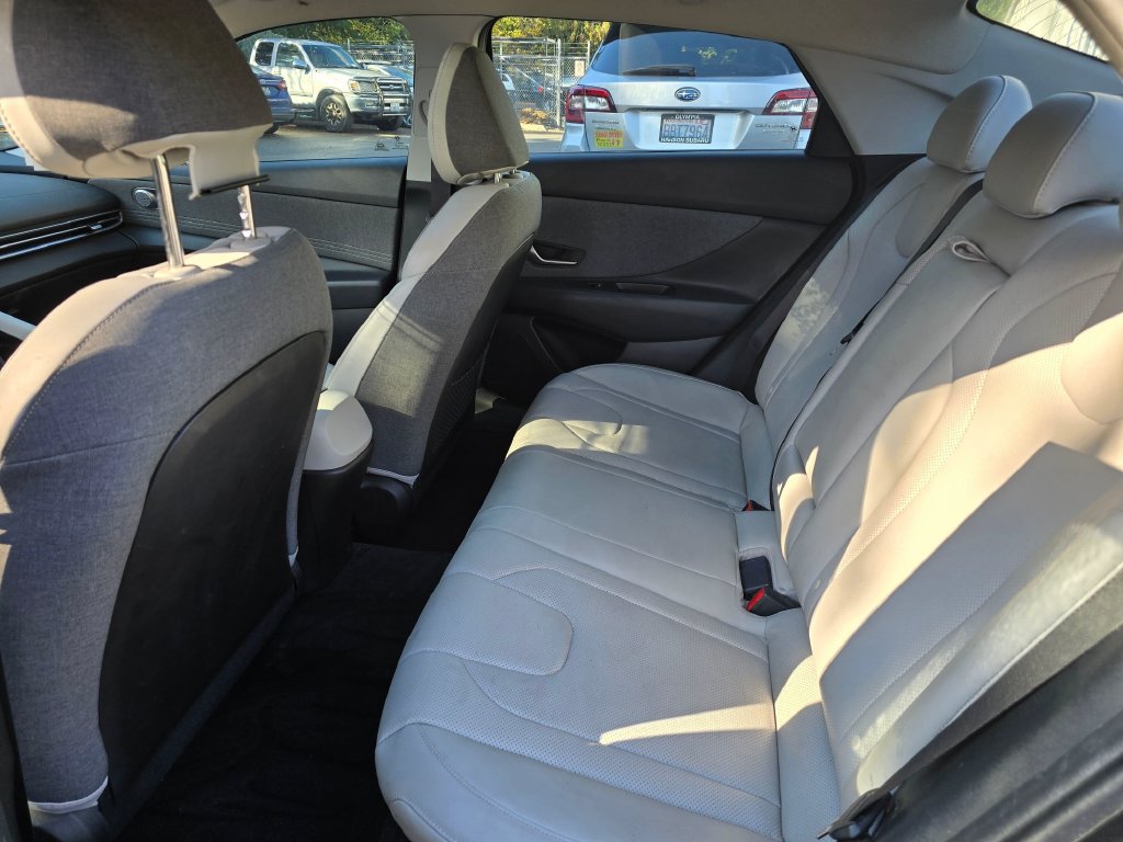 Used 2022 Hyundai Elantra Limited FWD image 10