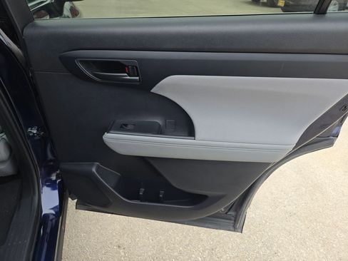 Used 2023 Toyota Highlander L image 28