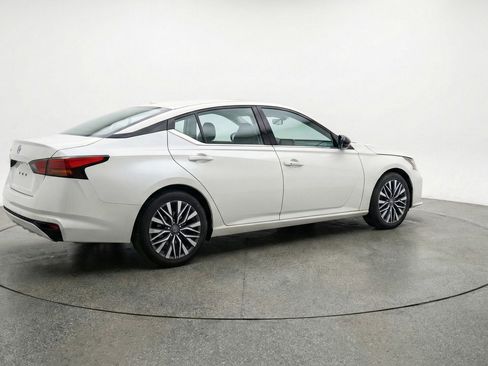 Used 2025 Nissan Altima 2.5 SV image 9