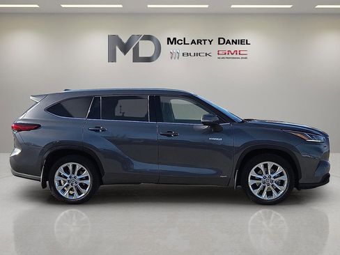 Used 2021 Toyota Highlander Limited image 6