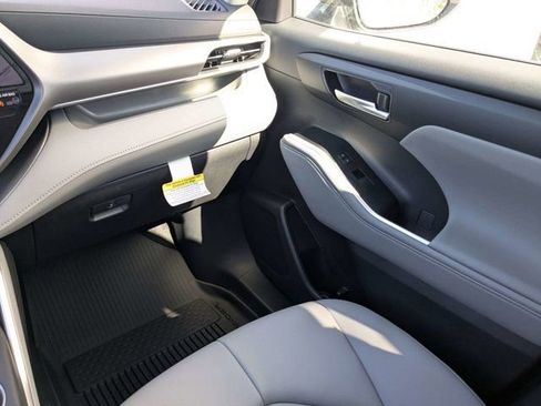 New 2026 Toyota Highlander XLE AWD/4WD image 17