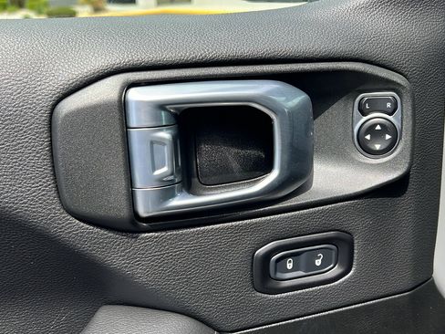 Used 2022 Jeep Wrangler Unlimited Sahara AWD/4WD image 19