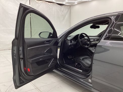 Used 2013 Audi S8 image 16