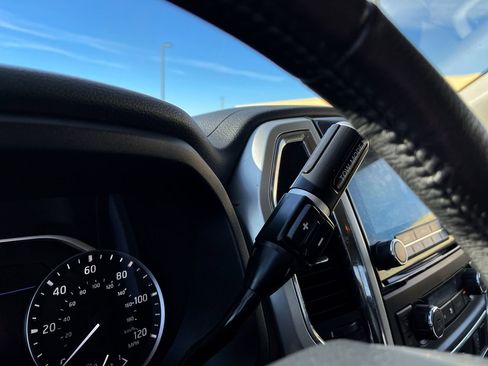 Used 2021 Nissan Titan SV w/ SV Convenience Package image 40