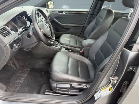 Used 2018 Volkswagen Jetta Sport FWD image 5