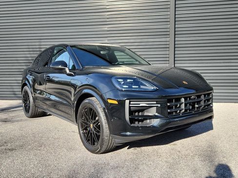 Certified 2024 Porsche Cayenne Coupe image 9