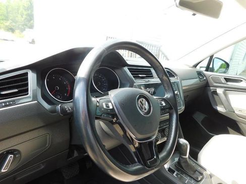 Used 2019 Volkswagen Tiguan SE AWD/4WD image 3