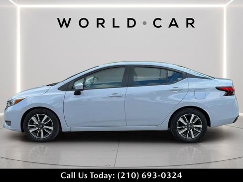 Used 2025 Nissan Versa SV FWD image 4