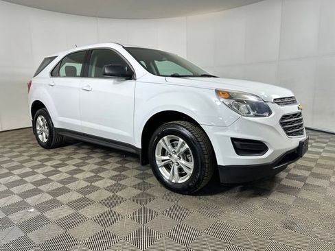 Used 2017 Chevrolet Equinox LS image 2