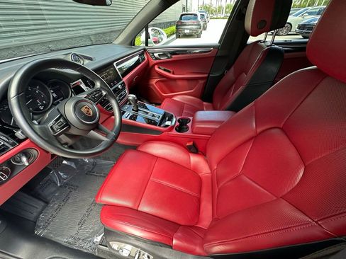 Certified 2024 Porsche Macan AWD/4WD image 4