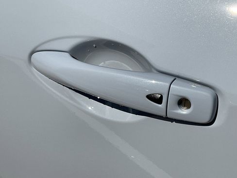 New 2025 Nissan Versa SR w/ Trunk Package image 9