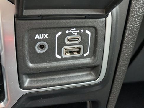 Used 2025 Jeep Gladiator Sport image 19