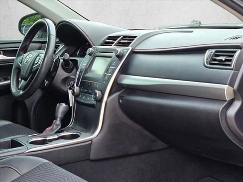 Used 2015 Toyota Camry SE FWD image 17