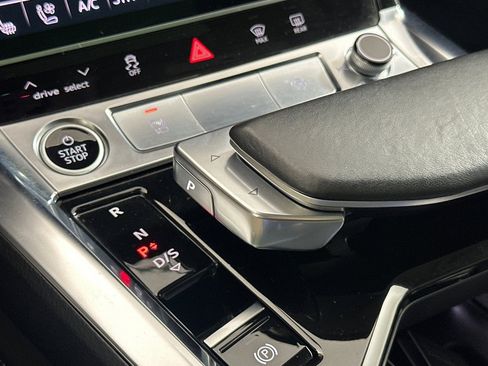 Used 2023 Audi e-tron Premium Plus w/ Premium Plus Package image 21