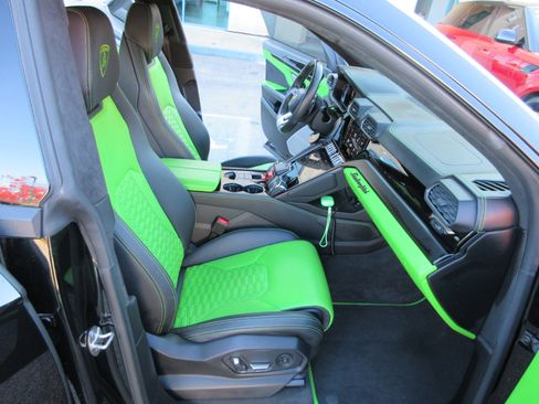 Used 2022 Lamborghini Urus image 29