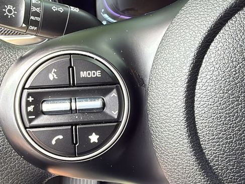 Used 2025 Kia Soul LX FWD image 24