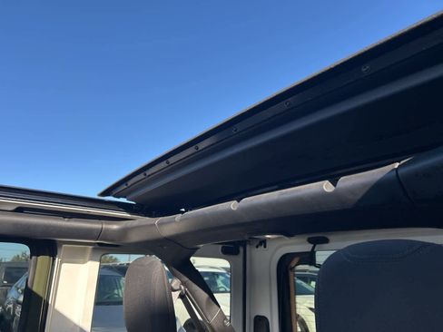 Used 2023 Jeep Wrangler Unlimited w/ Sun & Screen Package image 41