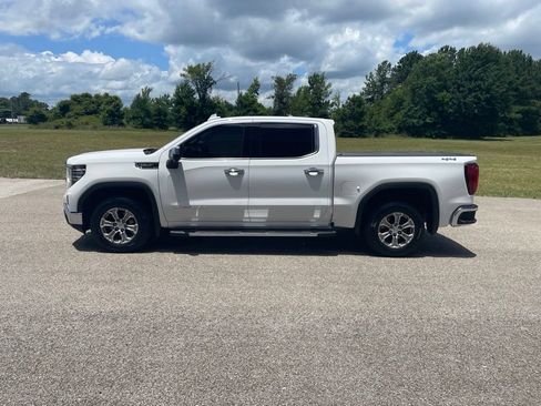 Used 2023 GMC Sierra 1500 SLT w/ SLT Convenience Package AWD/4WD image 2