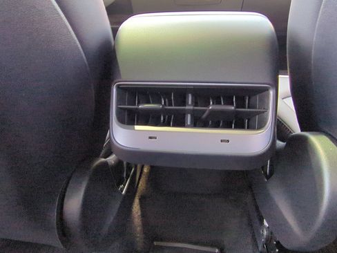 Used 2023 Tesla Model Y Long Range AWD/4WD image 21