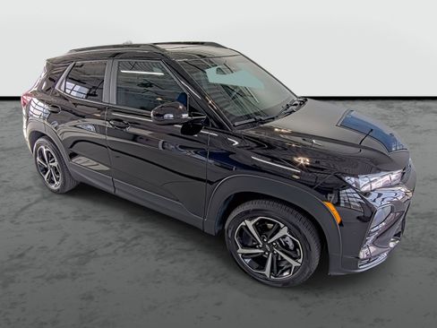 Used 2023 Chevrolet TrailBlazer RS w/ Sun and Liftgate Package image 5