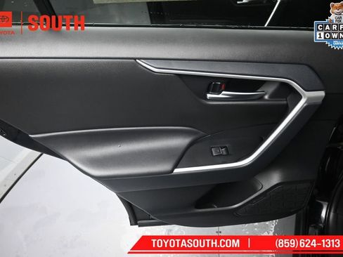 Used 2025 Toyota RAV4 XLE AWD/4WD image 26