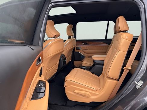 Used 2024 Jeep Grand Cherokee L Summit image 21