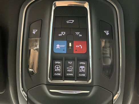 Used 2025 Jeep Grand Cherokee L Limited w/ Luxury Tech Group II AWD/4WD image 35