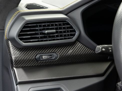 Used 2024 Lamborghini Urus S AWD/4WD image 36