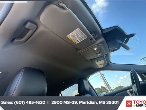 Used 2023 Ford Explorer Limited image 16