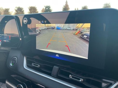 Used 2025 Chevrolet Equinox LT image 17