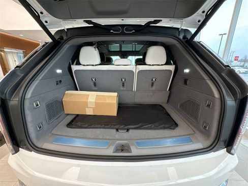 New 2025 Cadillac Escalade IQ Luxury 1 w/ Smart Trailering package image 25