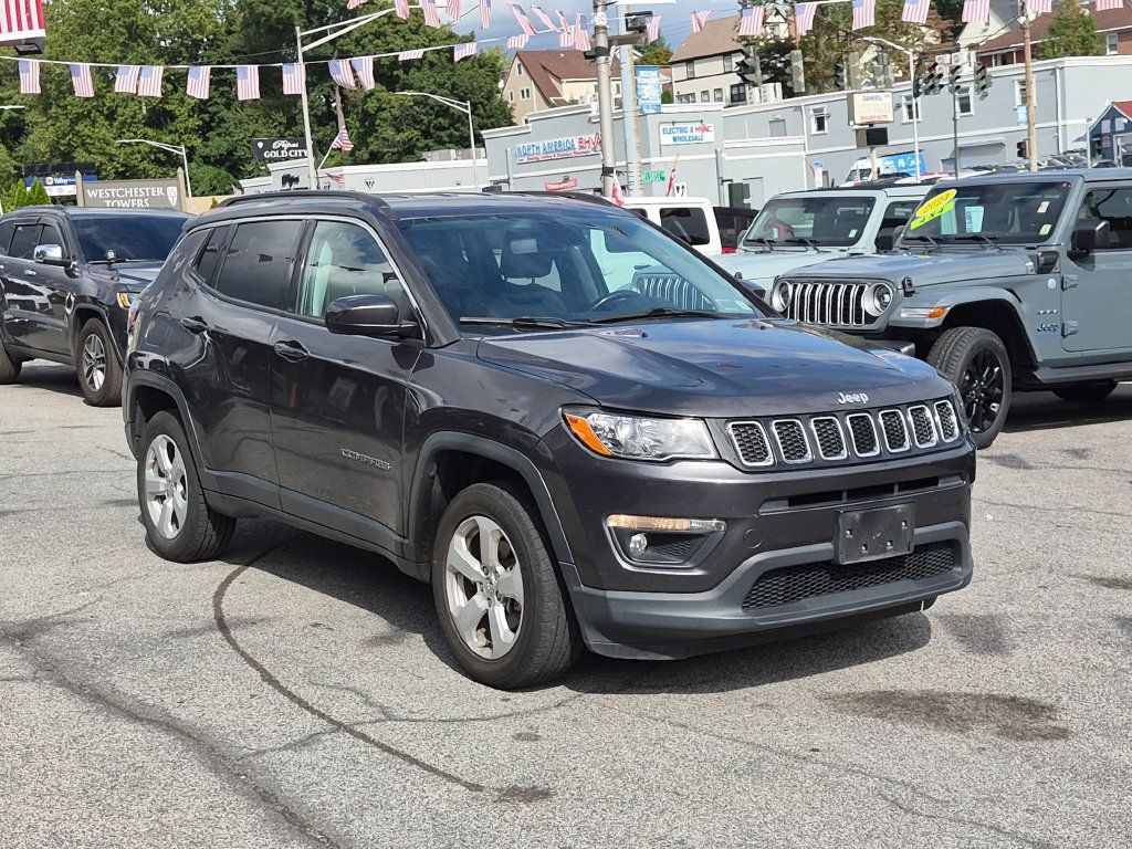 Used 2019 Jeep Compass Latitude w/ Cold Weather Group AWD/4WD image 3