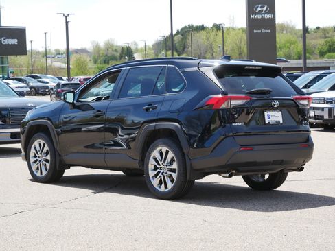 Used 2021 Toyota RAV4 XLE Premium AWD/4WD image 8