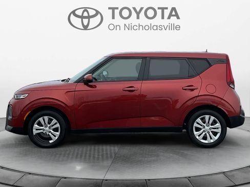 Used 2020 Kia Soul LX image 2