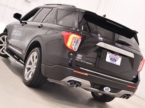 Certified 2020 Ford Explorer Platinum w/ Premium Technology Package image 50