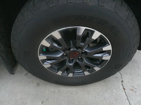 Used 2024 Nissan Titan PRO-4X w/ Pro-4x Convenience Package image 15