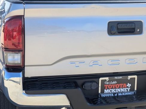 Used 2020 Toyota Tacoma SR5 image 9