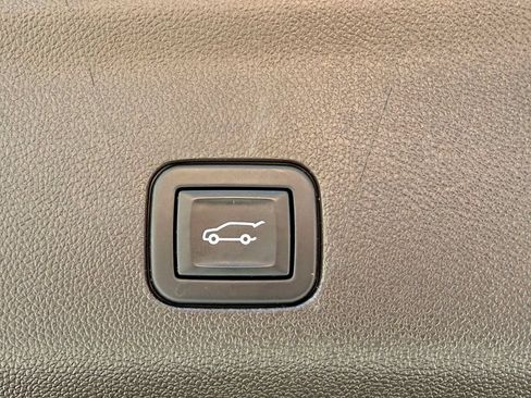 Used 2021 GMC Yukon Denali w/ Denali Premium Package AWD/4WD image 19