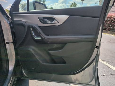 Used 2025 Chevrolet Blazer LT FWD image 33