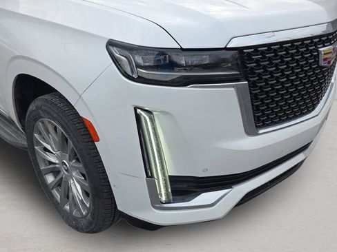 Used 2022 Cadillac Escalade ESV Premium Luxury image 10