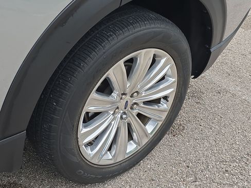 Used 2023 Ford Explorer Limited w/ Limited Technology Package RWD image 10