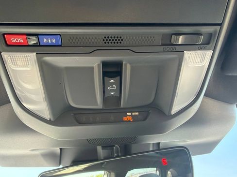 Certified 2025 Subaru Forester Premium AWD/4WD image 39