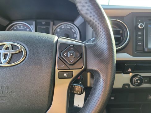 Used 2017 Toyota Tacoma SR5 image 23