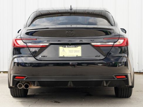 Used 2025 Toyota Camry SE w/ Convenience Package image 10