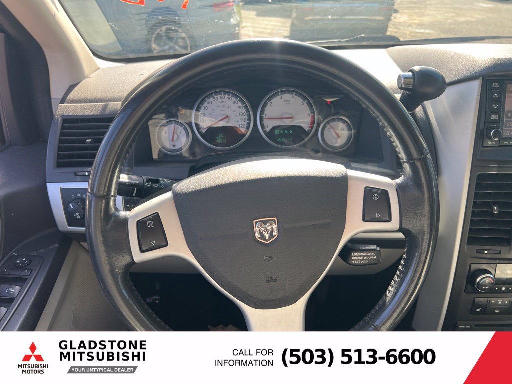 Used 2010 Dodge Grand Caravan SXT FWD image 12
