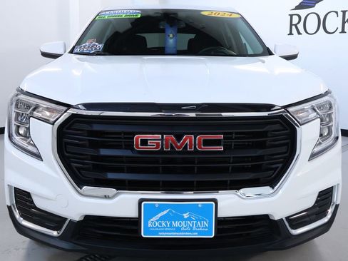 Used 2024 GMC Terrain SLE image 2