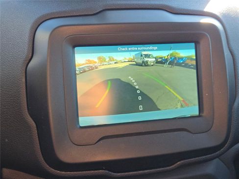 Certified 2020 Jeep Renegade Latitude image 28